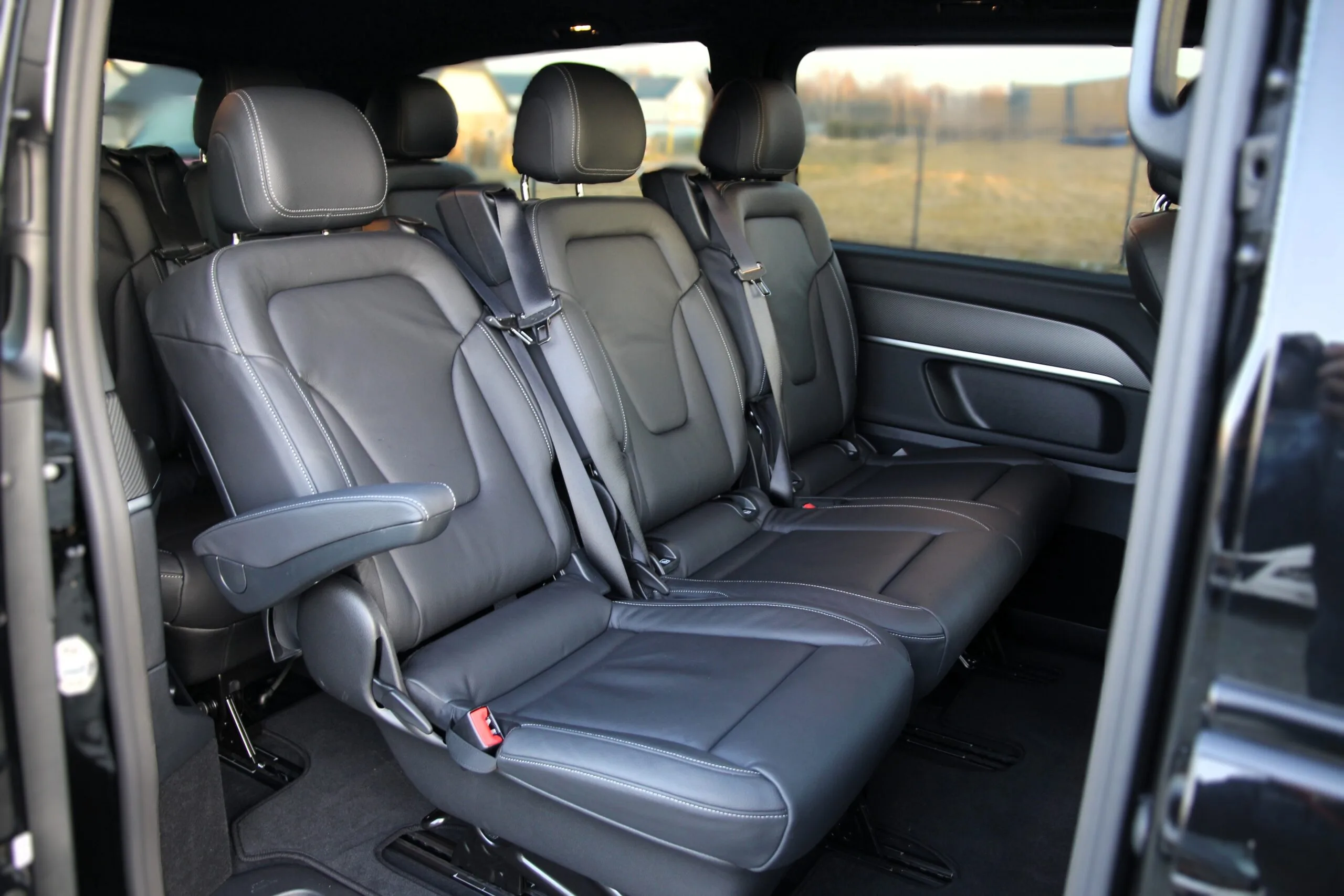 Mercedes-V-Klasa (2) Audi A8 S-line